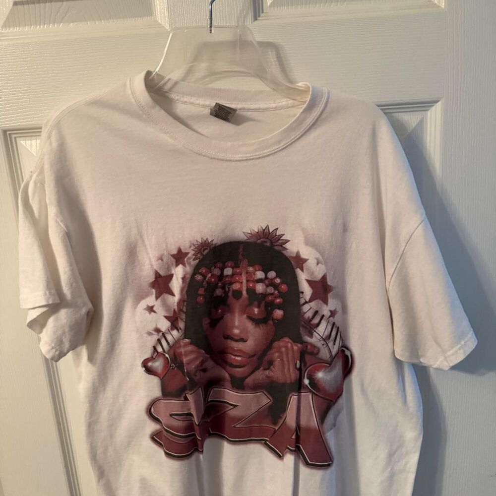 Gildan Men's White and Cream T-shirt
